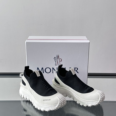 Moncler/蒙口男士休闲运动鞋,具有舒适防滑性能,采用一体成型进口飞织科技面料制成,兼备创新、功能性 Moncler/蒙口男士休闲运动鞋,具有舒适防滑性能,采用一体成型进口飞织科技面料制成,兼备创新、功能性