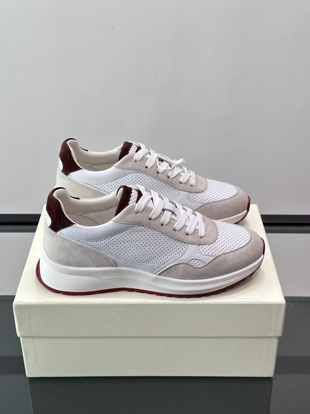 👟BALLY男士休闲运动鞋，网布+绒面革拼接，颜色鞋底点缀，简约又有层次感✨。厚底设计，穿着舒适还能悄悄