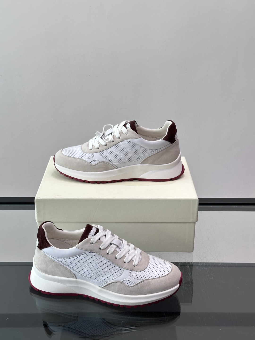 👟BALLY男士休闲运动鞋，网布+绒面革拼接，颜色鞋底点缀，简约又有层次感✨。厚底设计，穿着舒适还能悄悄