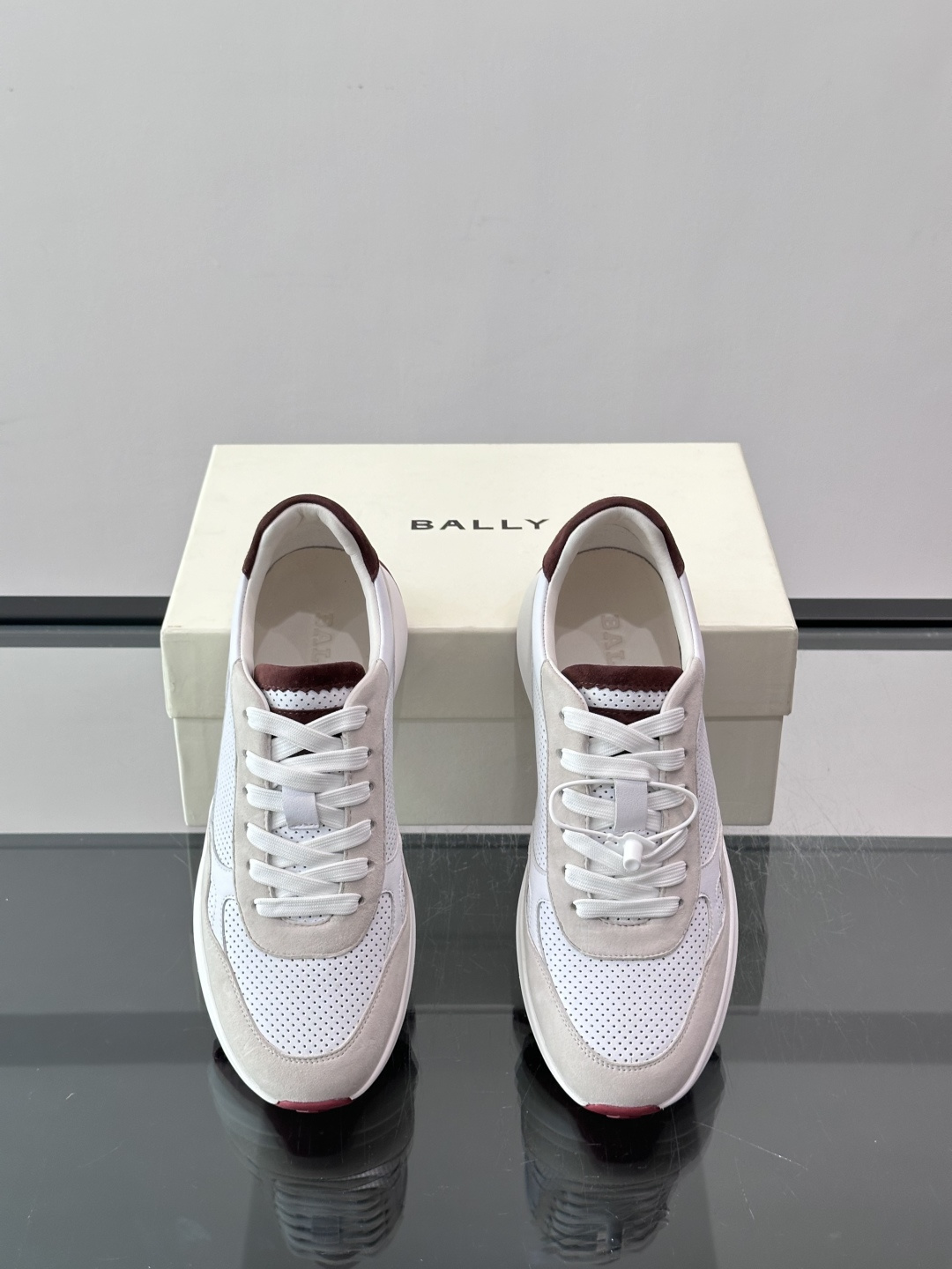 👟BALLY男士休闲运动鞋，网布+绒面革拼接，颜色鞋底点缀，简约又有层次感✨。厚底设计，穿着舒适还能悄悄