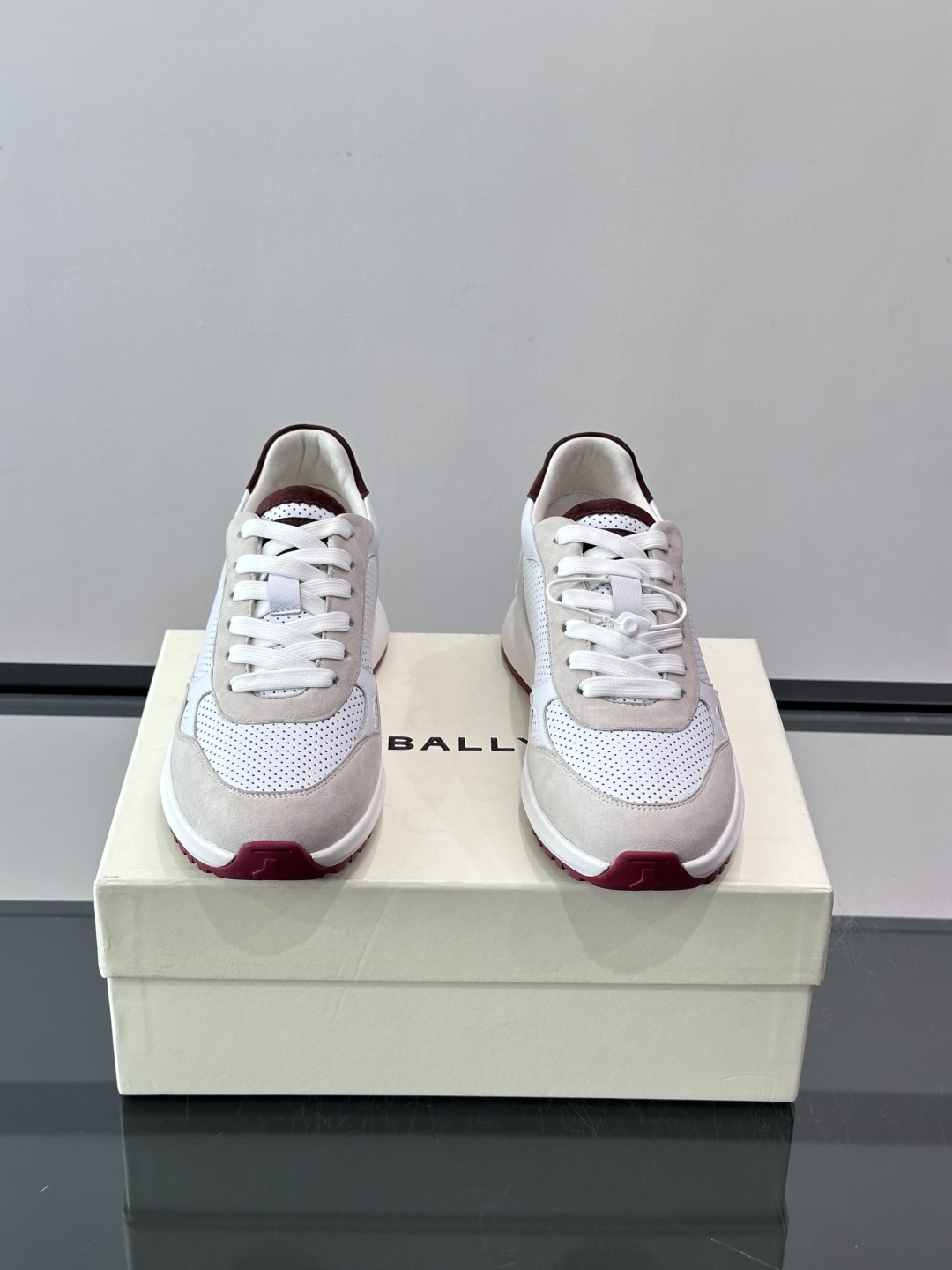 👟BALLY男士休闲运动鞋，网布+绒面革拼接，颜色鞋底点缀，简约又有层次感✨。厚底设计，穿着舒适还能悄悄