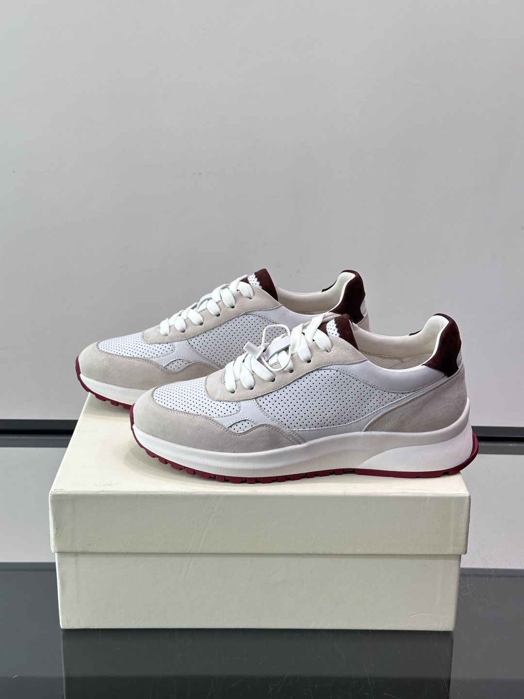 👟BALLY男士休闲运动鞋，网布+绒面革拼接，颜色鞋底点缀，简约又有层次感✨。厚底设计，穿着舒适还能悄悄