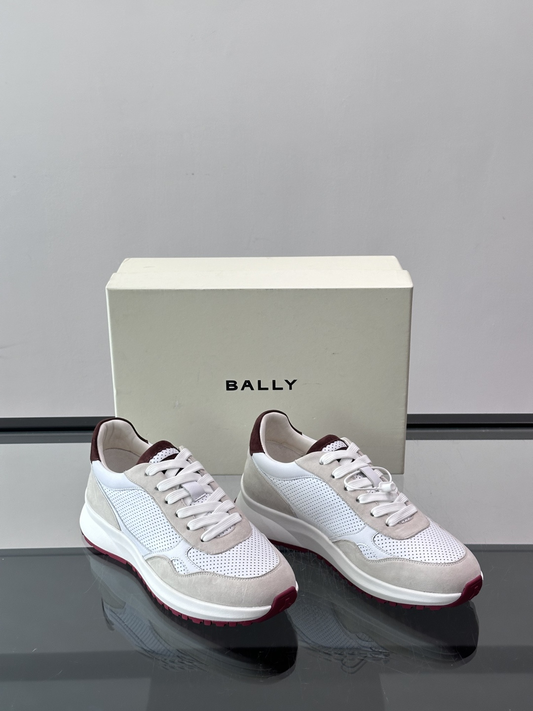 👟BALLY男士休闲运动鞋，网布+绒面革拼接，颜色鞋底点缀，简约又有层次感✨。厚底设计，穿着舒适还能悄悄