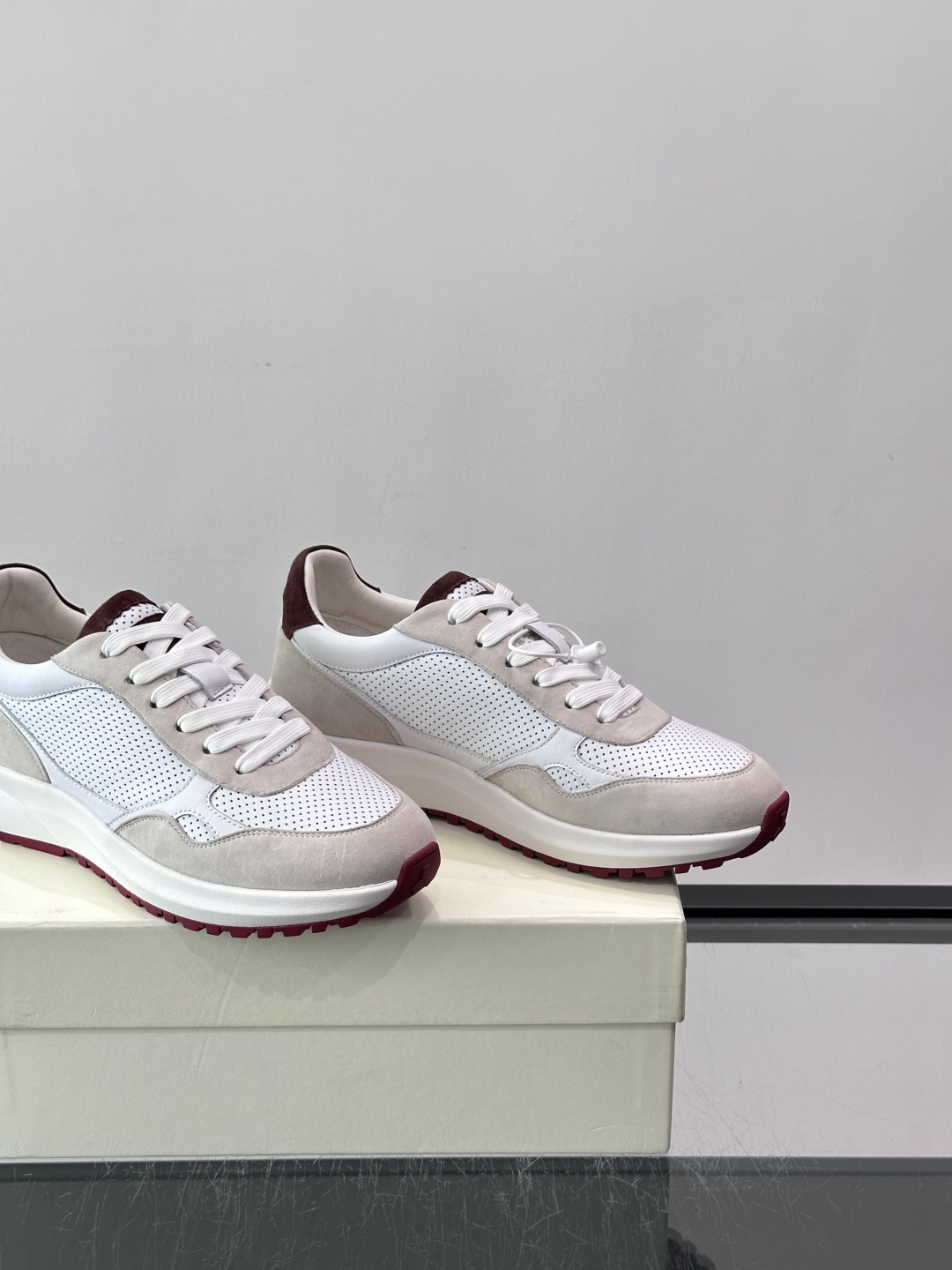 👟BALLY男士休闲运动鞋，网布+绒面革拼接，颜色鞋底点缀，简约又有层次感✨。厚底设计，穿着舒适还能悄悄