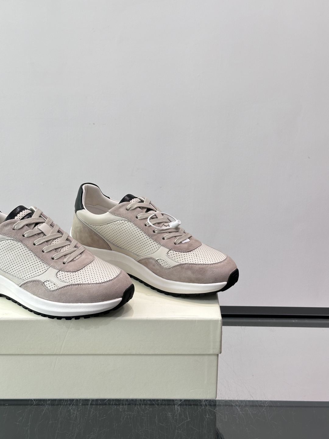 👟BALLY男士休闲运动鞋，网布+绒面革拼接，颜色鞋底点缀，简约又有层次感✨。厚底设计，穿着舒适还能悄悄