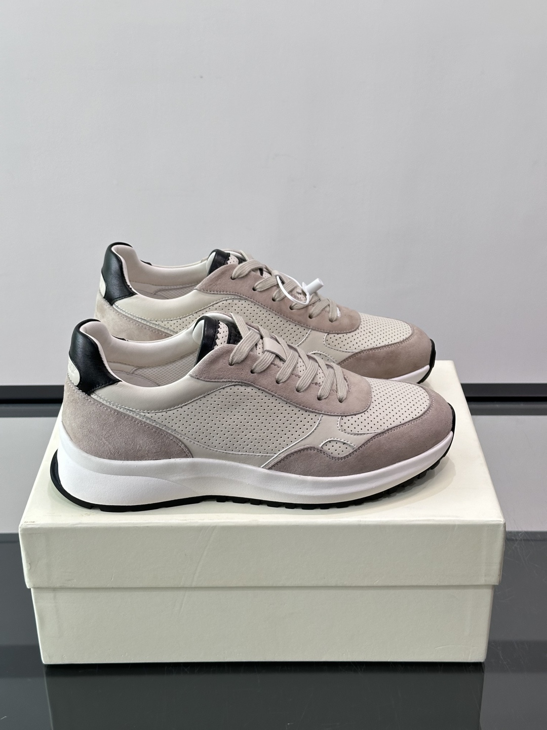 👟BALLY男士休闲运动鞋，网布+绒面革拼接，颜色鞋底点缀，简约又有层次感✨。厚底设计，穿着舒适还能悄悄