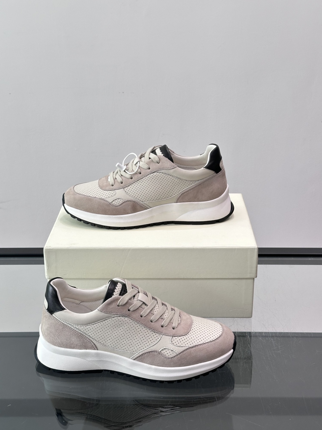 👟BALLY男士休闲运动鞋，网布+绒面革拼接，颜色鞋底点缀，简约又有层次感✨。厚底设计，穿着舒适还能悄悄