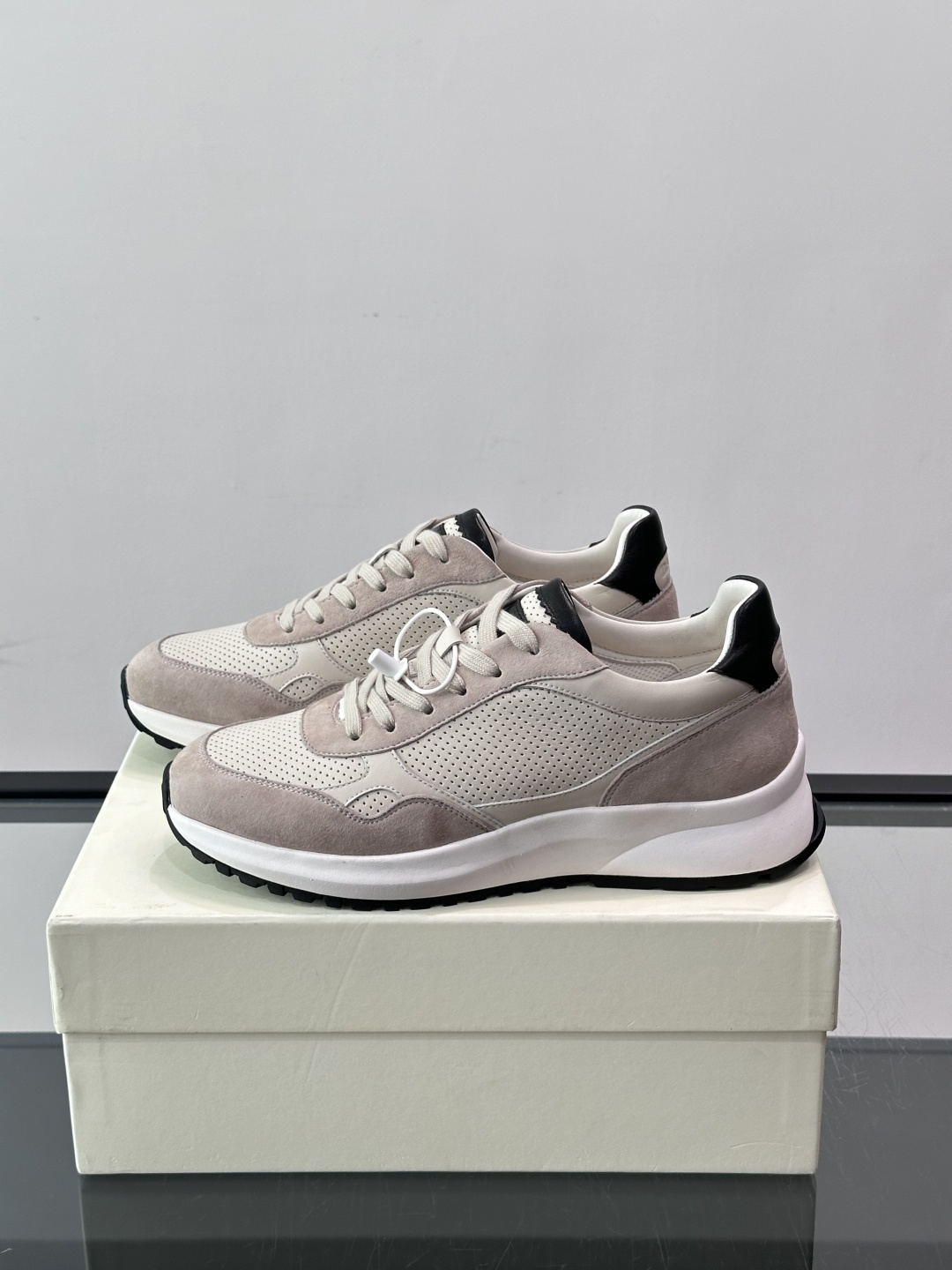 👟BALLY男士休闲运动鞋，网布+绒面革拼接，颜色鞋底点缀，简约又有层次感✨。厚底设计，穿着舒适还能悄悄