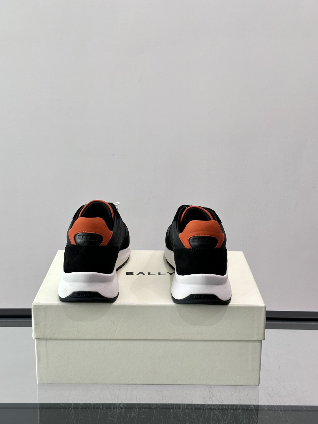 👟BALLY男士休闲运动鞋，网布+绒面革拼接，颜色鞋底点缀，简约又有层次感✨。厚底设计，穿着舒适还能悄悄