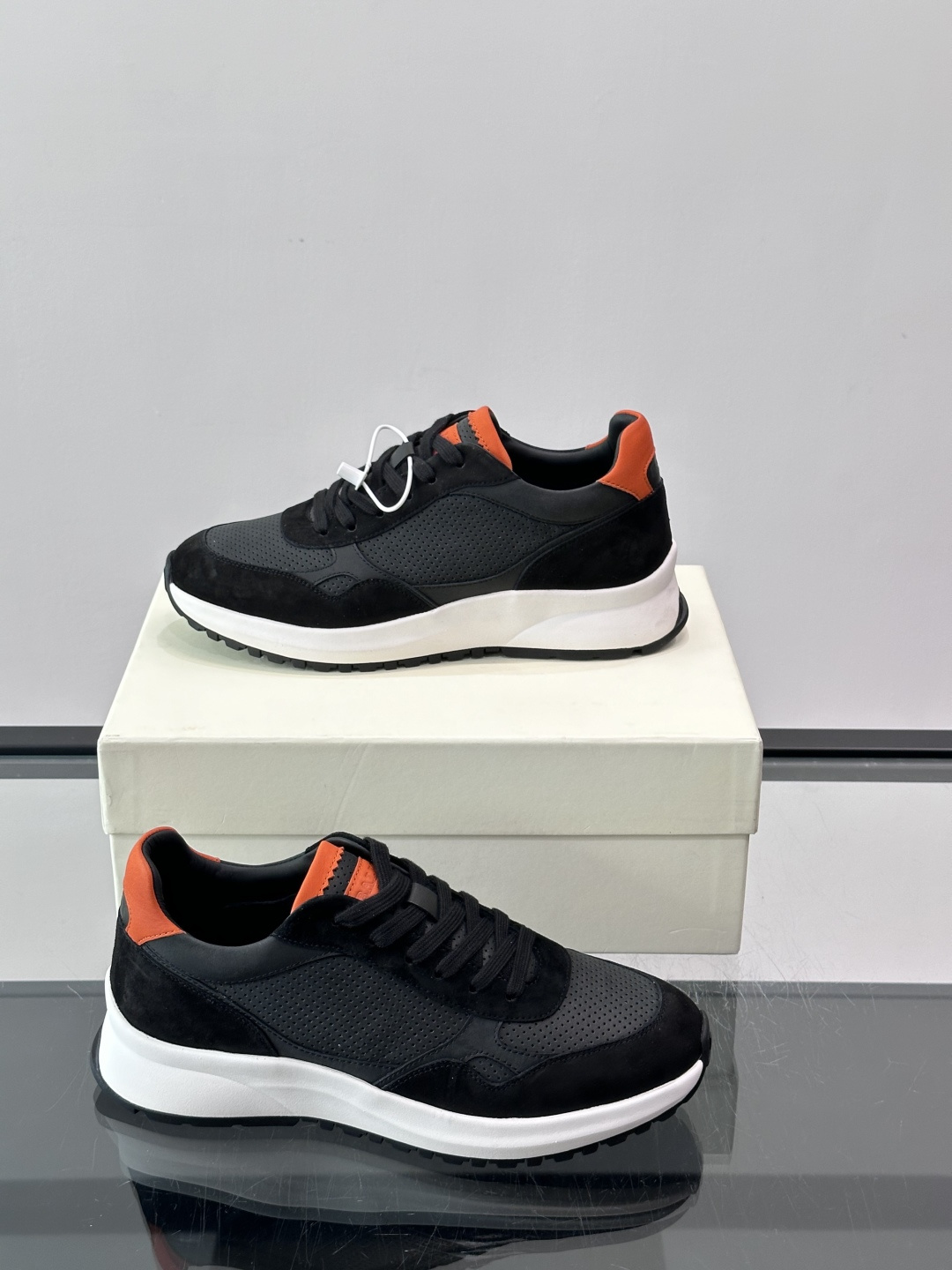 👟BALLY男士休闲运动鞋，网布+绒面革拼接，颜色鞋底点缀，简约又有层次感✨。厚底设计，穿着舒适还能悄悄