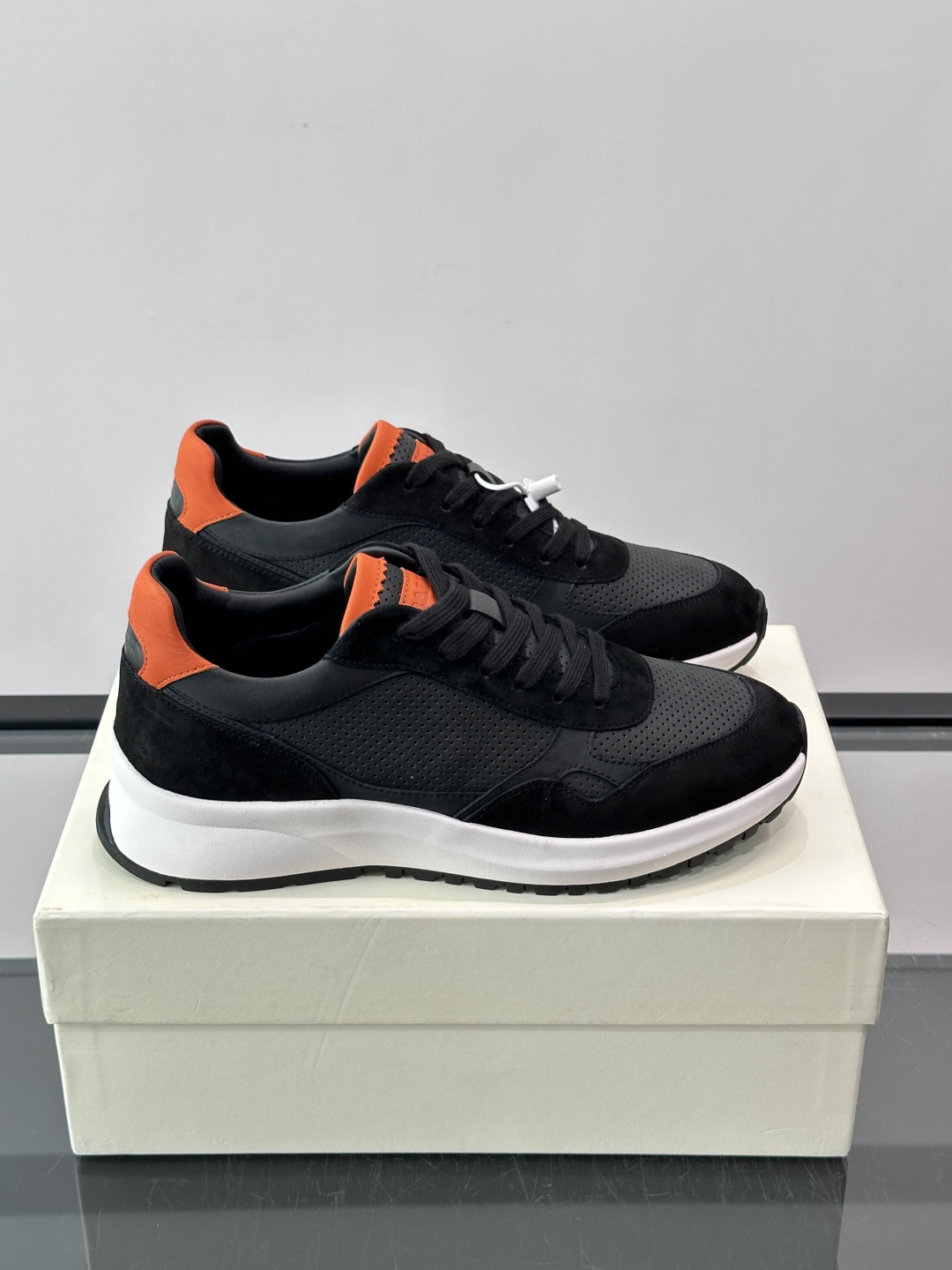 👟BALLY男士休闲运动鞋，网布+绒面革拼接，颜色鞋底点缀，简约又有层次感✨。厚底设计，穿着舒适还能悄悄