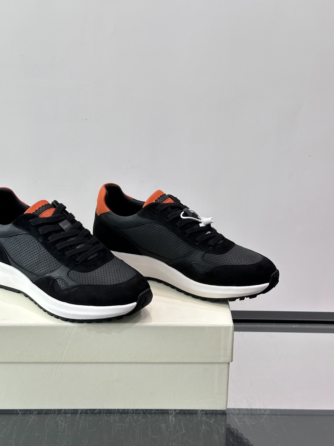 👟BALLY男士休闲运动鞋，网布+绒面革拼接，颜色鞋底点缀，简约又有层次感✨。厚底设计，穿着舒适还能悄悄