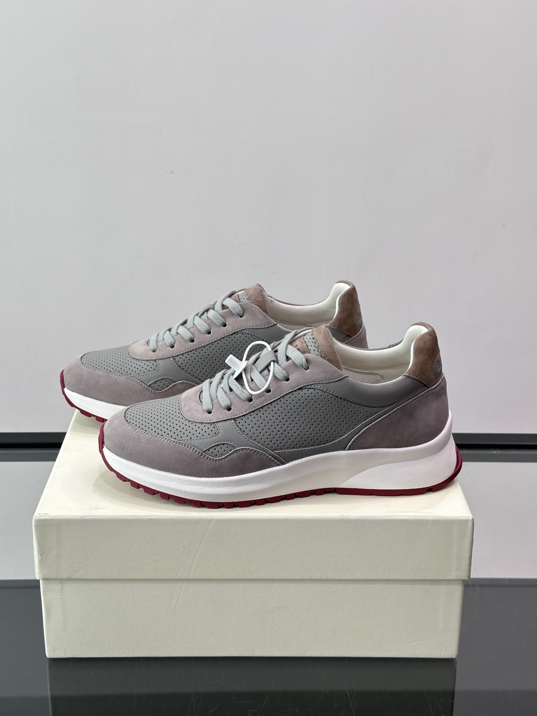 👟BALLY男士休闲运动鞋，网布+绒面革拼接，颜色鞋底点缀，简约又有层次感✨。厚底设计，穿着舒适还能悄悄