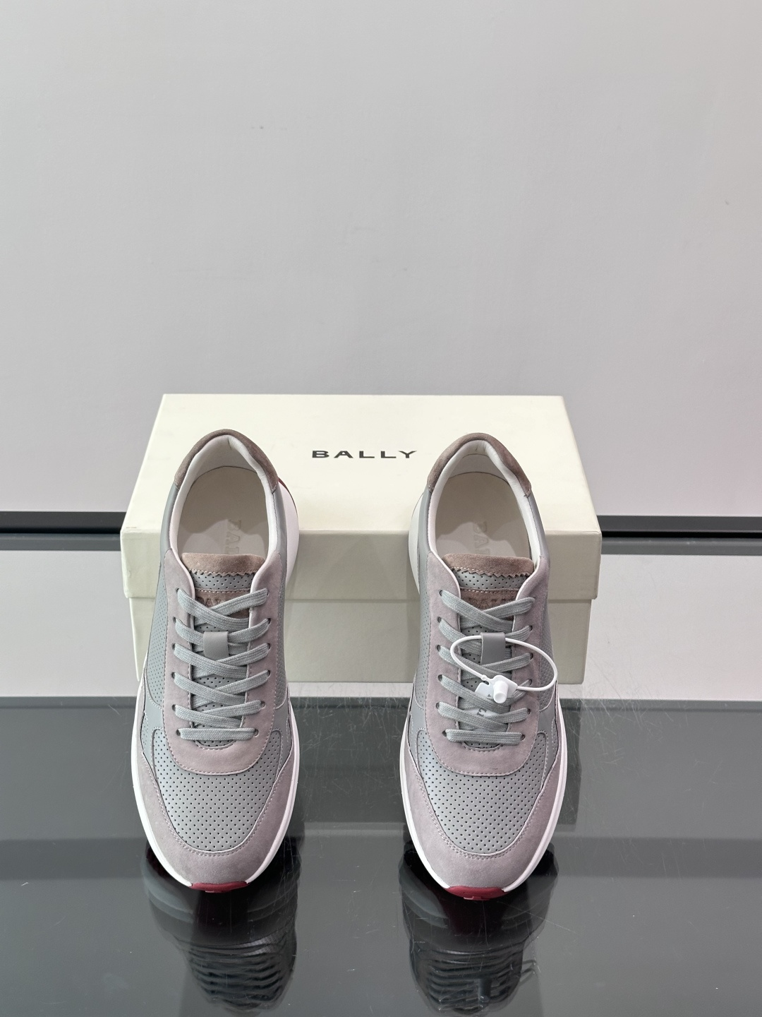👟BALLY男士休闲运动鞋，网布+绒面革拼接，颜色鞋底点缀，简约又有层次感✨。厚底设计，穿着舒适还能悄悄