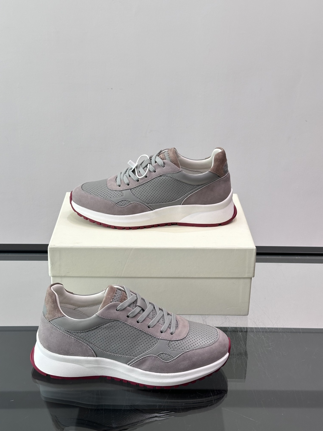 👟BALLY男士休闲运动鞋，网布+绒面革拼接，颜色鞋底点缀，简约又有层次感✨。厚底设计，穿着舒适还能悄悄