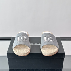 ✨Dolce & Gabbana DG凉拖,绒面鞋面+经典DG logo,品牌辨识度超高!鞋底是编织草绳 ✨Dolce & Gabbana DG凉拖,绒面鞋面+经典DG logo,品牌辨识度超高!鞋底是编织草绳