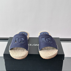 ✨Dolce & Gabbana DG凉拖,绒面鞋面+经典DG logo,品牌辨识度超高!鞋底是编织草绳 ✨Dolce & Gabbana DG凉拖,绒面鞋面+经典DG logo,品牌辨识度超高!鞋底是编织草绳