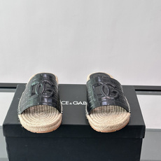 ✨Dolce & Gabbana DG凉拖,绒面鞋面+经典DG logo,品牌辨识度超高!鞋底是编织草绳 ✨Dolce & Gabbana DG凉拖,绒面鞋面+经典DG logo,品牌辨识度超高!鞋底是编织草绳