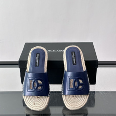 ✨Dolce & Gabbana DG凉拖,绒面鞋面+经典DG logo,品牌辨识度超高!鞋底是编织草绳 ✨Dolce & Gabbana DG凉拖,绒面鞋面+经典DG logo,品牌辨识度超高!鞋底是编织草绳