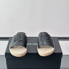 ✨Dolce & Gabbana DG凉拖,绒面鞋面+经典DG logo,品牌辨识度超高!鞋底是编织草绳 ✨Dolce & Gabbana DG凉拖,绒面鞋面+经典DG logo,品牌辨识度超高!鞋底是编织草绳