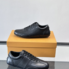 👟TOD’S德训鞋,采用优质小牛皮,触感柔软细腻,质感满分✨。经典德训鞋型,简约线条+薄底设计,轻便舒适 👟TOD’S德训鞋,采用优质小牛皮,触感柔软细腻,质感满分✨。经典德训鞋型,简约线条+薄底设计,轻便舒适