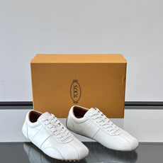 👟TOD’S德训鞋,采用优质小牛皮,触感柔软细腻,质感满分✨。经典德训鞋型,简约线条+薄底设计,轻便舒适 👟TOD’S德训鞋,采用优质小牛皮,触感柔软细腻,质感满分✨。经典德训鞋型,简约线条+薄底设计,轻便舒适