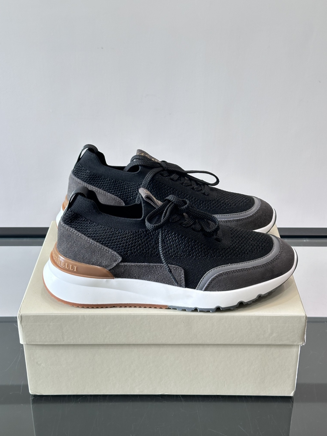 Brunello Cucinelli 新款拼色运动板男鞋 此款运动鞋面料采用进口飞织，春夏穿着舒适透气，