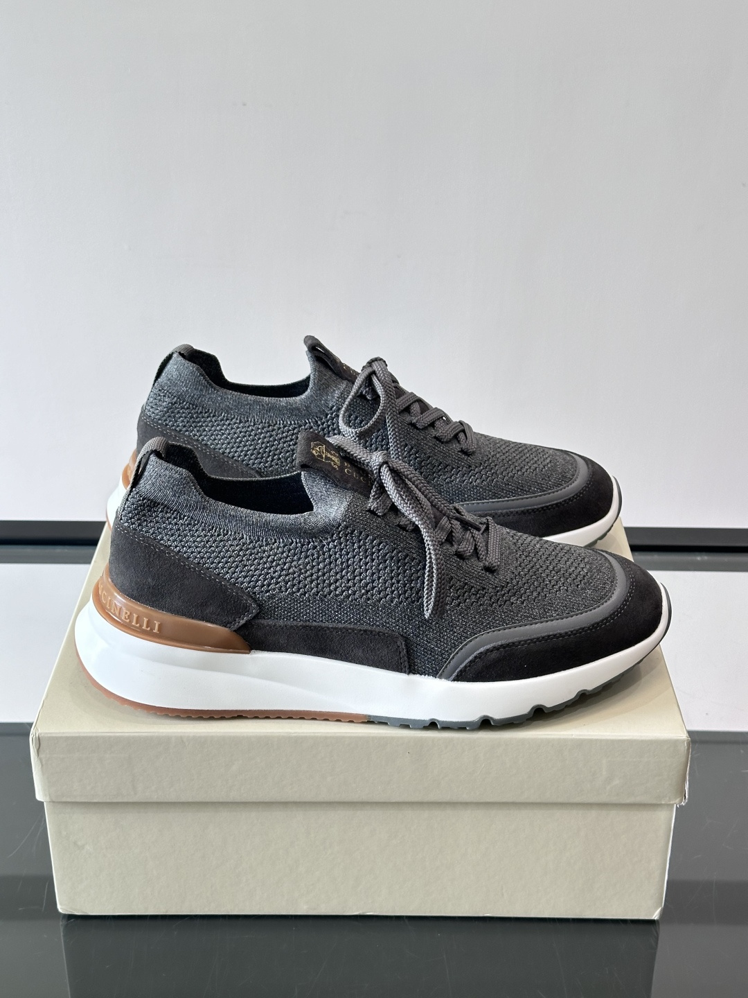 Brunello Cucinelli 新款拼色运动板男鞋 此款运动鞋面料采用进口飞织，春夏穿着舒适透气，