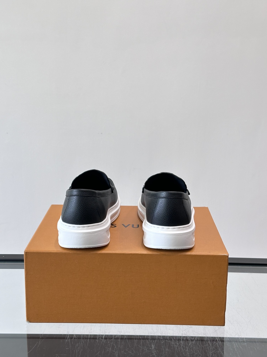 👟LV厚底乐福鞋，优质皮革+经典Monogram压纹，低调又有辨识度✨。厚底设计悄悄增高，穿着舒适，日常