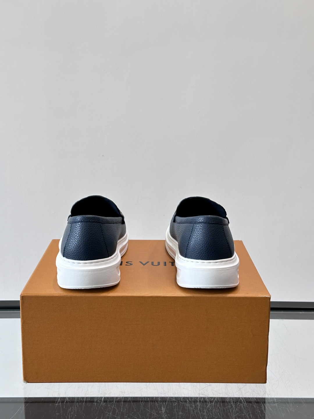 👟LV厚底乐福鞋，优质皮革+经典Monogram压纹，低调又有辨识度✨。厚底设计悄悄增高，穿着舒适，日常