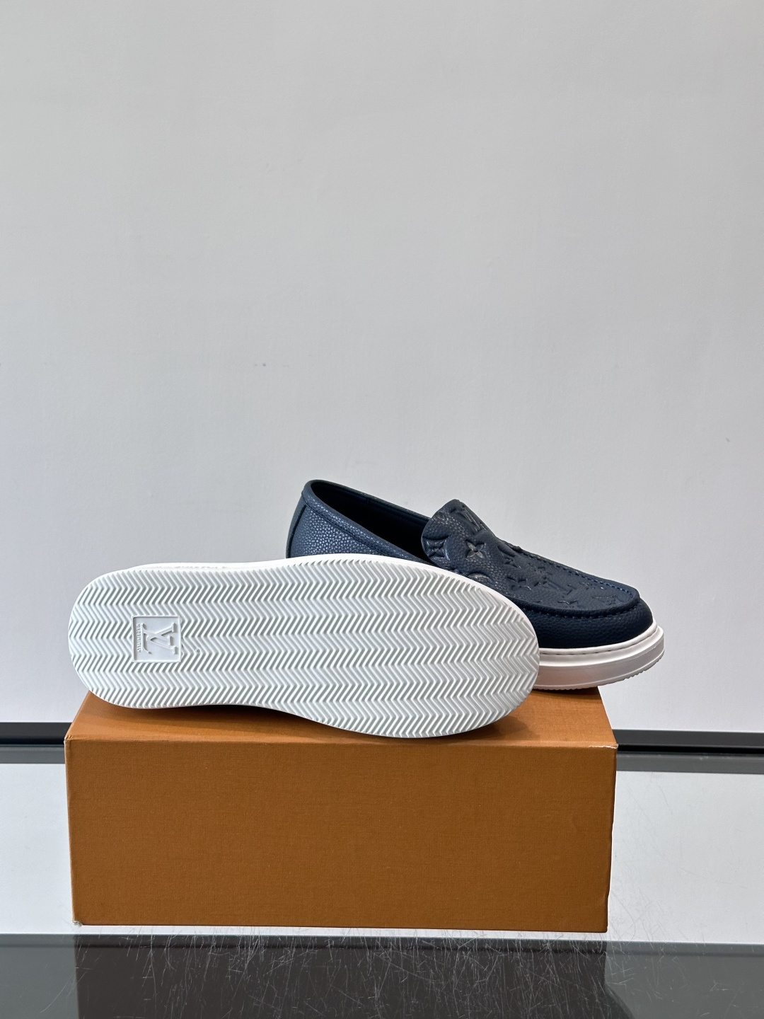 👟LV厚底乐福鞋，优质皮革+经典Monogram压纹，低调又有辨识度✨。厚底设计悄悄增高，穿着舒适，日常