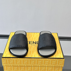 🖤Fendi皮革拖鞋,鞋面压印“FENDI ROMA”标志,品牌感满满!优质皮革+细腻纹理,柔软又耐穿, 🖤Fendi皮革拖鞋,鞋面压印“FENDI ROMA”标志,品牌感满满!优质皮革+细腻纹理,柔软又耐穿,