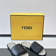 🖤Fendi皮革拖鞋,鞋面压印“FENDI ROMA”标志,品牌感满满!优质皮革+细腻纹理,柔软又耐穿, 🖤Fendi皮革拖鞋,鞋面压印“FENDI ROMA”标志,品牌感满满!优质皮革+细腻纹理,柔软又耐穿,