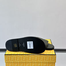 🖤Fendi皮革拖鞋,鞋面压印“FENDI ROMA”标志,品牌感满满!优质皮革+细腻纹理,柔软又耐穿, 🖤Fendi皮革拖鞋,鞋面压印“FENDI ROMA”标志,品牌感满满!优质皮革+细腻纹理,柔软又耐穿,