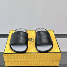 🖤Fendi皮革拖鞋,鞋面压印“FENDI ROMA”标志,品牌感满满!优质皮革+细腻纹理,柔软又耐穿, 🖤Fendi皮革拖鞋,鞋面压印“FENDI ROMA”标志,品牌感满满!优质皮革+细腻纹理,柔软又耐穿,
