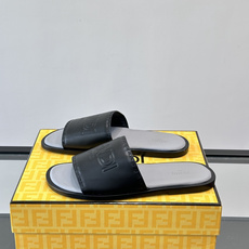 🖤Fendi皮革拖鞋,鞋面压印“FENDI ROMA”标志,品牌感满满!优质皮革+细腻纹理,柔软又耐穿, 🖤Fendi皮革拖鞋,鞋面压印“FENDI ROMA”标志,品牌感满满!优质皮革+细腻纹理,柔软又耐穿,