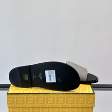 🖤Fendi皮革拖鞋,鞋面压印“FENDI ROMA”标志,品牌感满满!优质皮革+细腻纹理,柔软又耐穿, 🖤Fendi皮革拖鞋,鞋面压印“FENDI ROMA”标志,品牌感满满!优质皮革+细腻纹理,柔软又耐穿,
