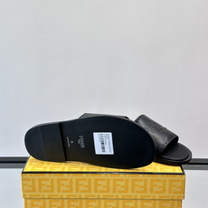 🖤Fendi皮革拖鞋,鞋面压印“FENDI ROMA”标志,品牌感满满!优质皮革+细腻纹理,柔软又耐穿, 🖤Fendi皮革拖鞋,鞋面压印“FENDI ROMA”标志,品牌感满满!优质皮革+细腻纹理,柔软又耐穿,