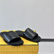 🖤Fendi皮革拖鞋,鞋面压印“FENDI ROMA”标志,品牌感满满!优质皮革+细腻纹理,柔软又耐穿, 🖤Fendi皮革拖鞋,鞋面压印“FENDI ROMA”标志,品牌感满满!优质皮革+细腻纹理,柔软又耐穿,