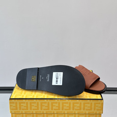 🖤Fendi皮革拖鞋,鞋面压印“FENDI ROMA”标志,品牌感满满!优质皮革+细腻纹理,柔软又耐穿, 🖤Fendi皮革拖鞋,鞋面压印“FENDI ROMA”标志,品牌感满满!优质皮革+细腻纹理,柔软又耐穿,