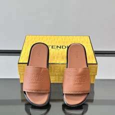 🖤Fendi皮革拖鞋,鞋面压印“FENDI ROMA”标志,品牌感满满!优质皮革+细腻纹理,柔软又耐穿, 🖤Fendi皮革拖鞋,鞋面压印“FENDI ROMA”标志,品牌感满满!优质皮革+细腻纹理,柔软又耐穿,