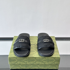 🖤古驰GG SuPreme系列拖鞋,采用品牌标志性GG SuPreme帆布,经典双G图案超有辨识度!鞋面 🖤古驰GG SuPreme系列拖鞋,采用品牌标志性GG SuPreme帆布,经典双G图案超有辨识度!鞋面