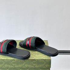 ✨Gucci GG男士休闲凉拖,经典红绿Web织带+双G金属徽标,品牌辨识度超高!鞋面织物材质,鞋底橡胶 ✨Gucci GG男士休闲凉拖,经典红绿Web织带+双G金属徽标,品牌辨识度超高!鞋面织物材质,鞋底橡胶