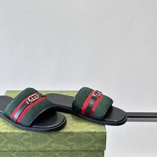 ✨Gucci GG男士休闲凉拖,经典红绿Web织带+双G金属徽标,品牌辨识度超高!鞋面织物材质,鞋底橡胶 ✨Gucci GG男士休闲凉拖,经典红绿Web织带+双G金属徽标,品牌辨识度超高!鞋面织物材质,鞋底橡胶