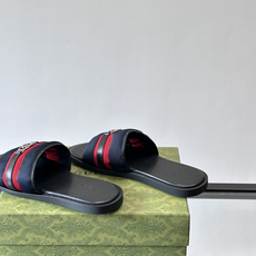 ✨Gucci GG男士休闲凉拖,经典红绿Web织带+双G金属徽标,品牌辨识度超高!鞋面织物材质,鞋底橡胶 ✨Gucci GG男士休闲凉拖,经典红绿Web织带+双G金属徽标,品牌辨识度超高!鞋面织物材质,鞋底橡胶