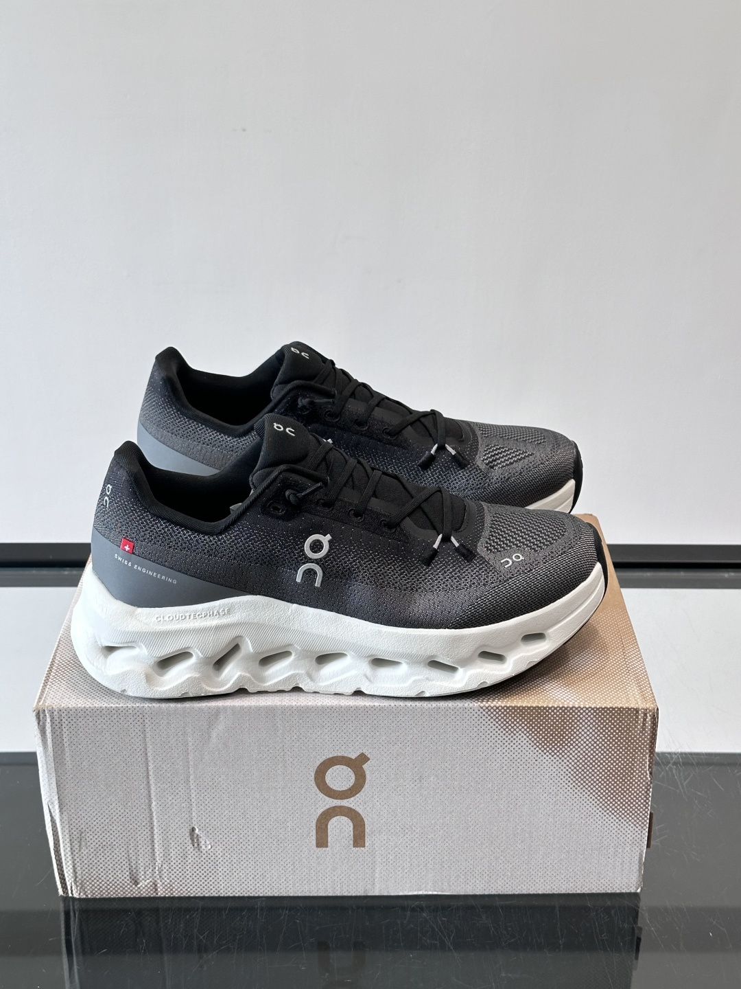 On昂跑 Cloud 5系列跑鞋​​🏃‍♂️On昂跑Cloud 5系列跑鞋，主打轻盈舒适，鞋面抗菌网布，