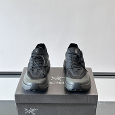 👟始祖鸟SYLAN PRO越野跑鞋专为户外设计,鞋面采用透气网布+合成革,轻便又耐穿。厚实防滑橡胶大底, 👟始祖鸟SYLAN PRO越野跑鞋专为户外设计,鞋面采用透气网布+合成革,轻便又耐穿。厚实防滑橡胶大底,