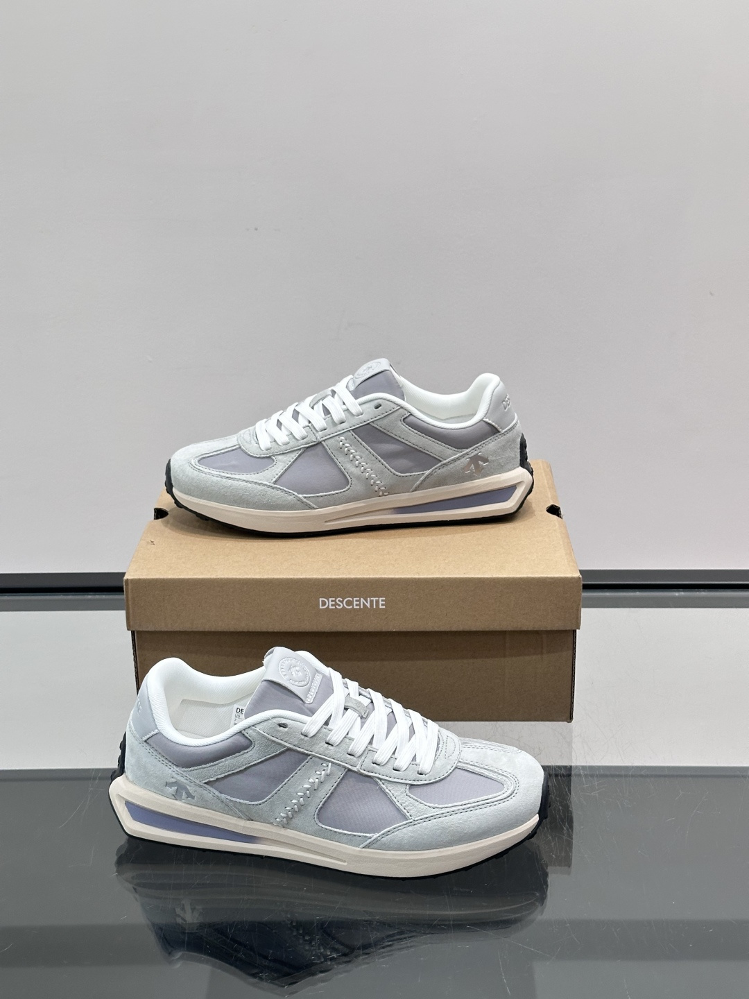 👟迪桑特CHRON VELO系列运动休闲鞋，主打简约复古风，低调又有层次感✨。鞋面采用合成革和织物，轻便