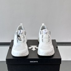 👟迪桑特D/F WIRE 3.0流体鞋,主打流线型设计和科技感,鞋面大面积透气网眼,轻盈舒适,适合长时间 👟迪桑特D/F WIRE 3.0流体鞋,主打流线型设计和科技感,鞋面大面积透气网眼,轻盈舒适,适合长时间