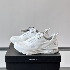 👟迪桑特D/F WIRE 3.0流体鞋,主打流线型设计和科技感,鞋面大面积透气网眼,轻盈舒适,适合长时间 👟迪桑特D/F WIRE 3.0流体鞋,主打流线型设计和科技感,鞋面大面积透气网眼,轻盈舒适,适合长时间